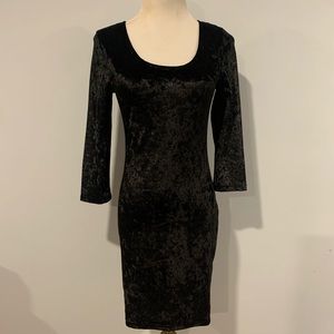 Scoop neck 3/4 sleeve velvet party dress